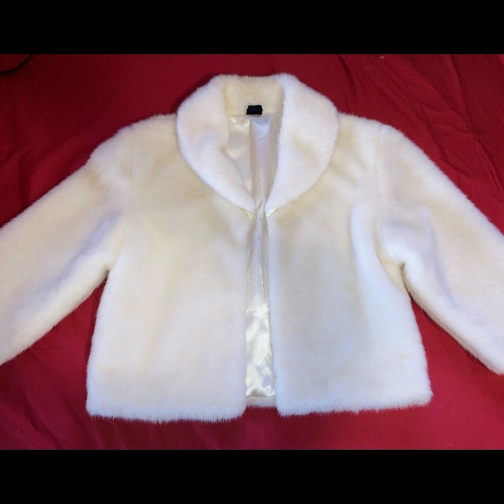 Cejon White Vintage Evening Coat: Faux Fur (L)